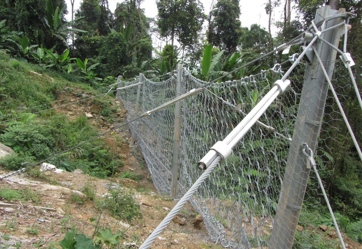 How Debris Flow Fence Can Safeguard Vulnerable Areas - Debris Flow Mesh Fence - 3