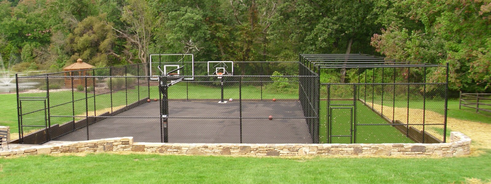 Integrous-black-chain-link-fence-for-basketball-court-and-batting-cage-1600x600-1