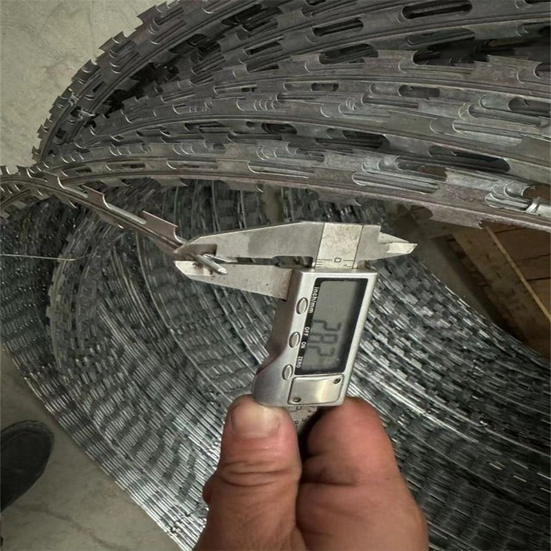 BTO 18 Razor Wire